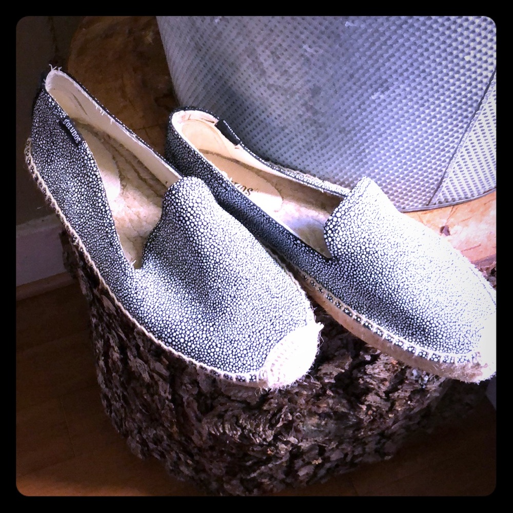 Soludos stingray-textured espadrilles, size 8.